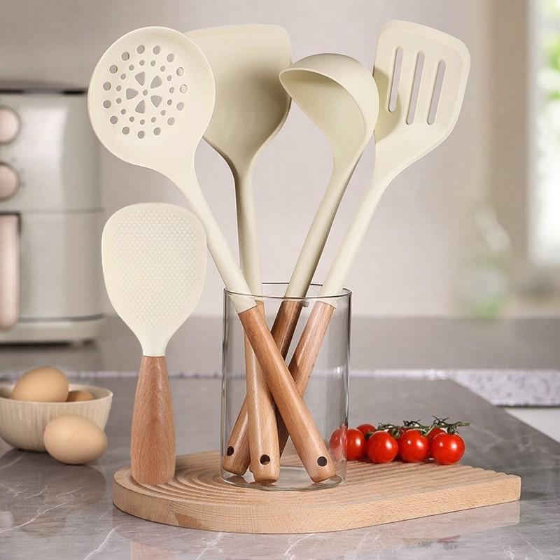 1pc Durable Silicone Turner with Long Wooden Handle for Non-stick Pans
